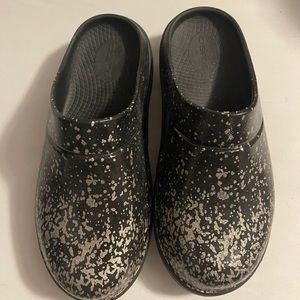 OOFOS limited edition clogs!